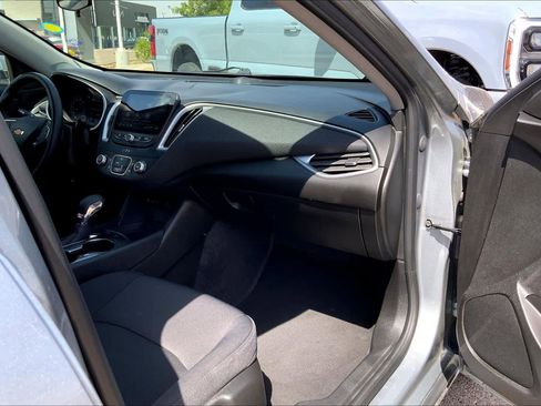 Used 2024 Chevrolet Malibu RS FWD image 19