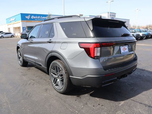 New 2026 Ford Explorer ST-Line w/ ST-Line Street Pack AWD/4WD image 25