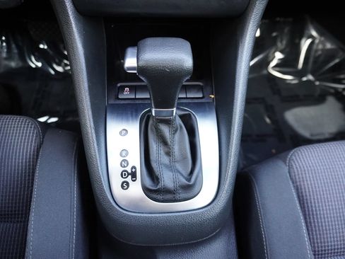 Used 2011 Volkswagen Golf 2-Door FWD image 17