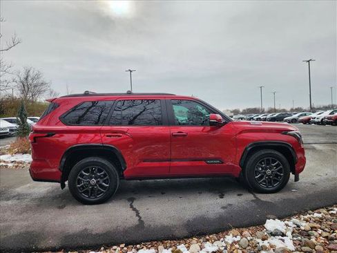 Used 2024 Toyota Sequoia Platinum image 6