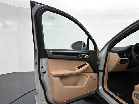 New 2026 Porsche Macan AWD/4WD image 16