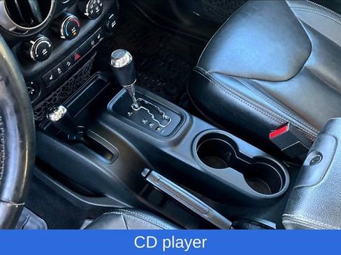 Used 2018 Jeep Wrangler Unlimited Sahara image 14