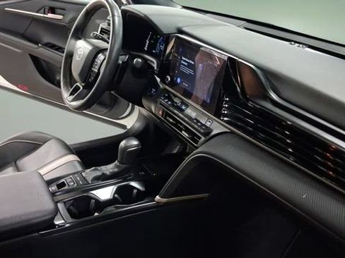Used 2025 Toyota Camry SE FWD image 17