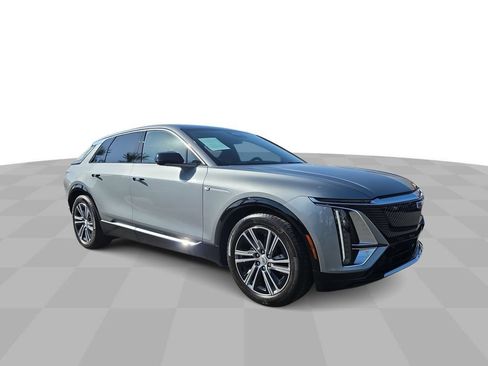 Used 2024 Cadillac Lyriq Luxury AWD/4WD image 2