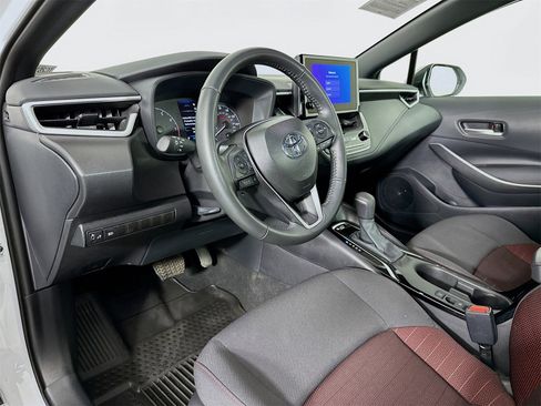 Certified 2025 Toyota Corolla SE image 9