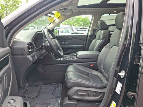 Certified 2023 Honda Pilot Touring image 13