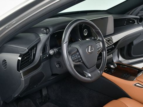 Used 2023 Lexus LS 500 w/ Accessory Package (Z2) image 27