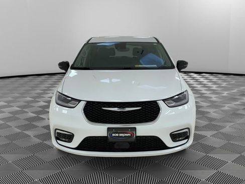 Used 2024 Chrysler Pacifica Touring-L image 8