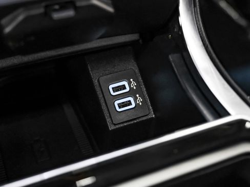 Used 2019 Ford Edge Titanium image 31