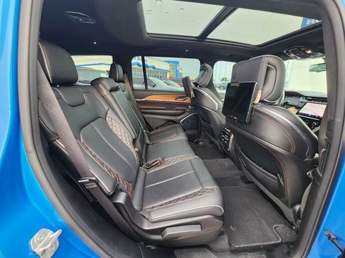 Used 2023 Jeep Grand Cherokee L Summit image 16