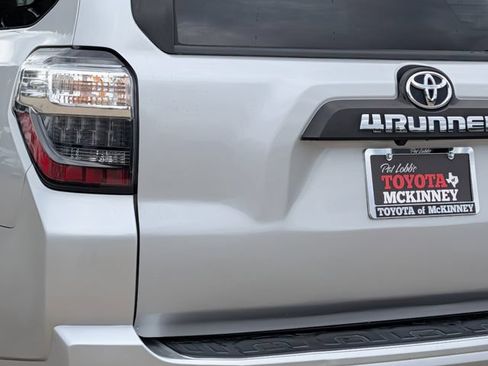 Used 2022 Toyota 4Runner TRD Off-Road Premium AWD/4WD image 8
