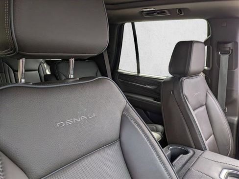 Used 2024 GMC Yukon Denali w/ Denali Reserve Package image 13