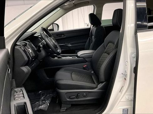 Used 2024 Nissan Pathfinder SV AWD/4WD image 25