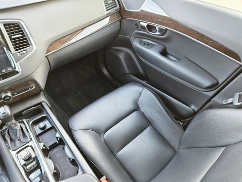Used 2019 Volvo XC90 T6 Momentum w/ Advanced Package image 12