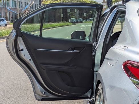 Used 2021 Toyota Camry SE FWD image 11