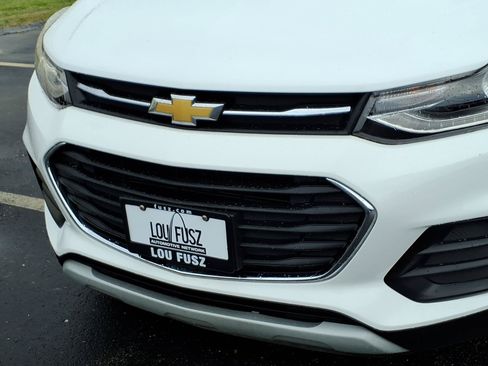 Used 2022 Chevrolet Trax LT w/ LT Convenience Package AWD/4WD image 33