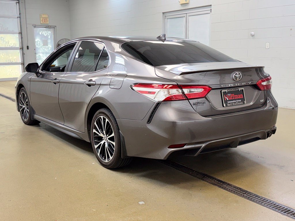 Used 2020 Toyota Camry SE FWD image 7
