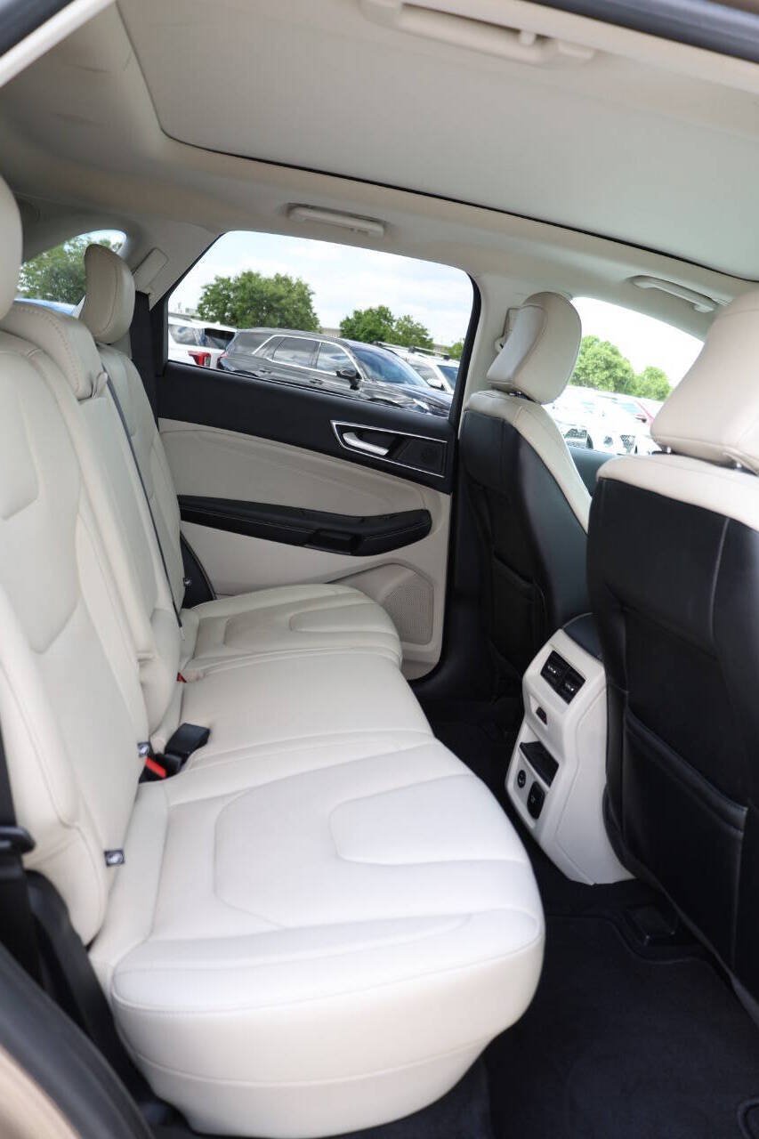 Used 2021 Ford Edge Titanium w/ Equipment Group 301A AWD/4WD image 16