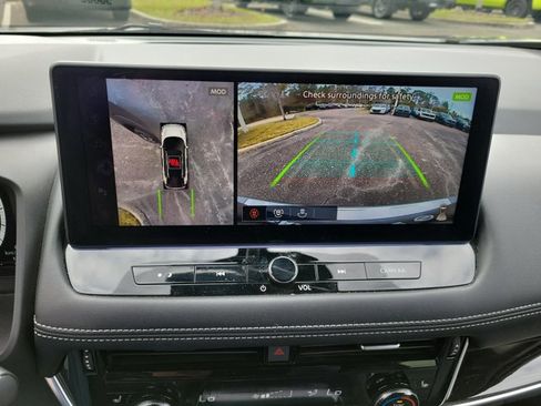 Used 2025 Nissan Rogue SL image 30