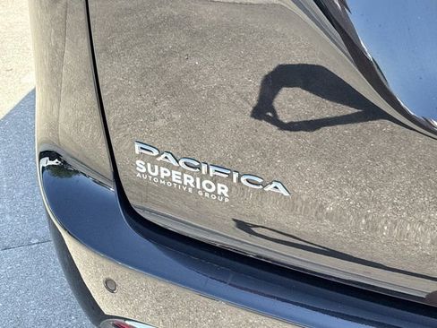 Used 2025 Chrysler Pacifica Select FWD image 6