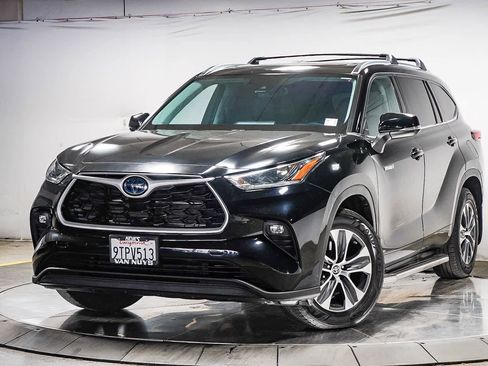 Used 2021 Toyota Highlander XLE image 1