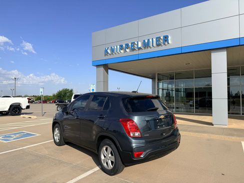 Used 2021 Chevrolet Trax LS w/ Tint and Cruise Package FWD image 9
