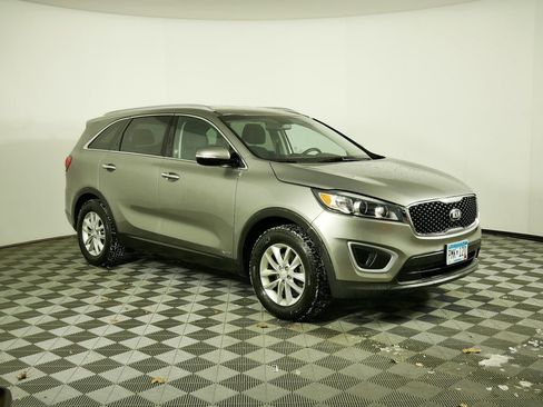 Certified 2017 Kia Sorento LX w/ LX Convenience Package image 1