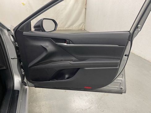 Used 2024 Toyota Camry SE image 8