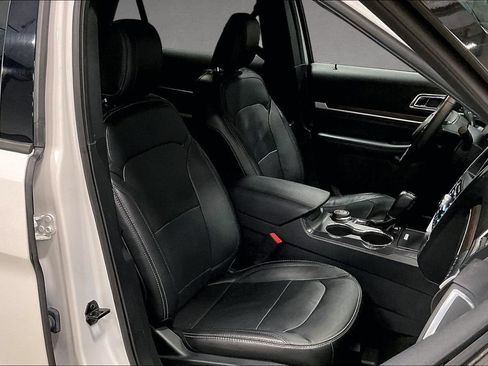 Used 2018 Ford Explorer Limited AWD/4WD image 29
