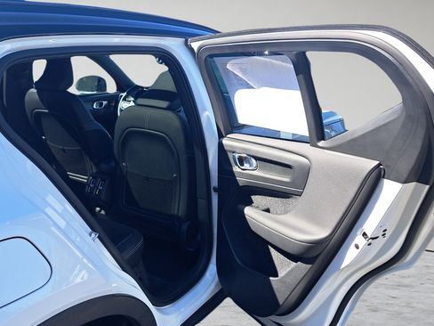 Used 2019 Volvo XC40 T5 R-Design AWD/4WD image 25