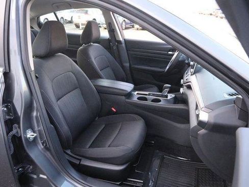 Used 2025 Nissan Altima 2.5 SV FWD image 25