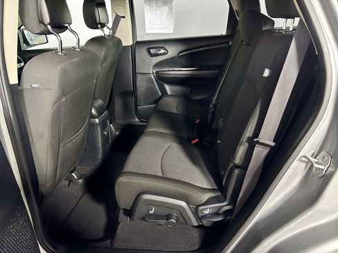 Used 2019 Dodge Journey SE FWD image 19