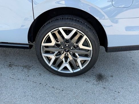 Used 2025 Ford Expedition Max Platinum w/ Platinum Ultimate Package AWD/4WD image 24
