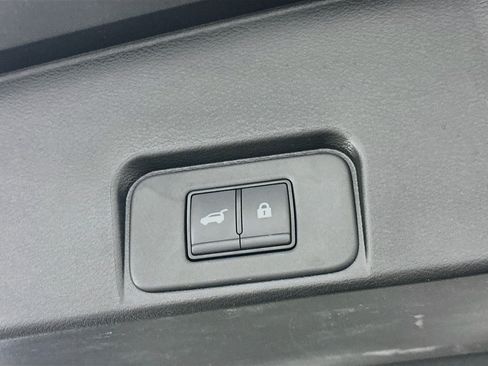 Used 2024 Nissan Rogue SL AWD/4WD image 31
