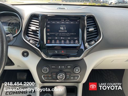 Used 2019 Jeep Cherokee Limited AWD/4WD image 19