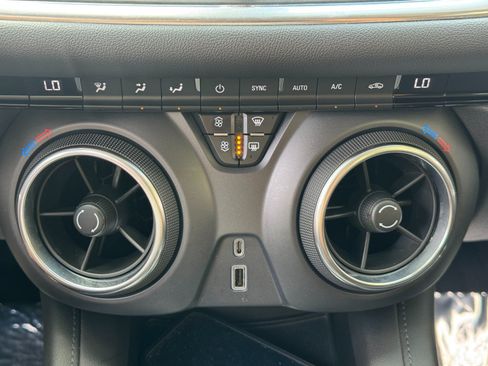 Used 2021 Chevrolet Blazer LT FWD image 27