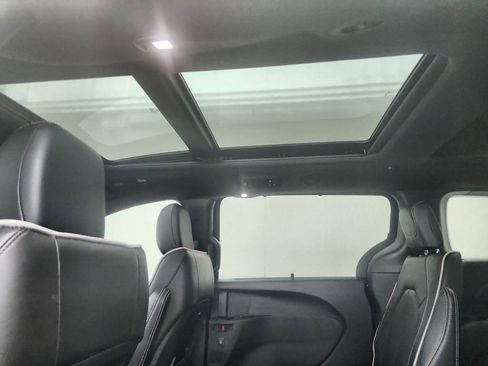 New 2026 Chrysler Pacifica Limited image 31