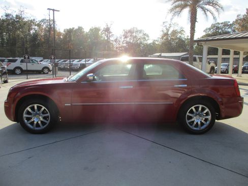 Used 2010 Chrysler 300 Touring image 7