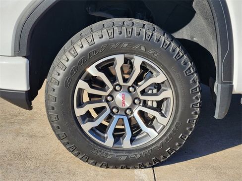 Used 2022 GMC Sierra 1500 AT4 w/ AT4 Premium Package image 10