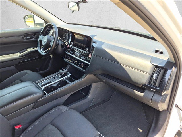 Used 2024 Nissan Pathfinder SV FWD image 22