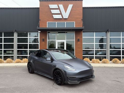 Used 2022 Tesla Model Y Performance AWD/4WD image 1