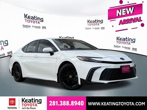 Used 2026 Toyota Camry SE FWD image 1