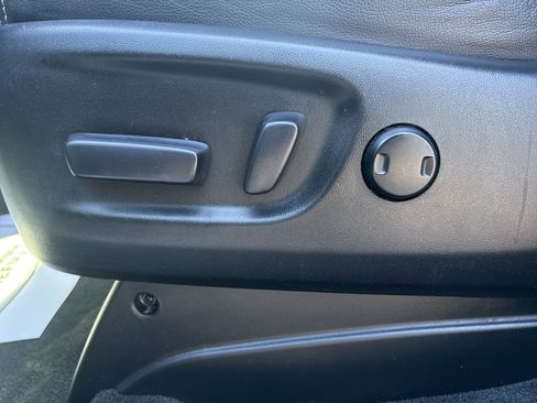 Used 2017 Toyota Sienna SE Premium image 16