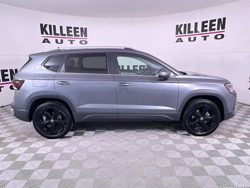 Used 2025 Volkswagen Taos SEL image 8