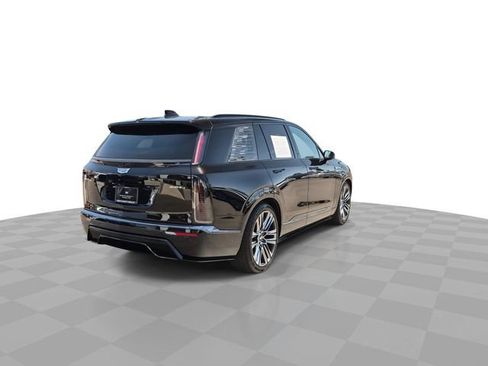 Used 2026 Cadillac Vistiq Platinum w/ LPO, Floor Liner Package AWD/4WD image 9