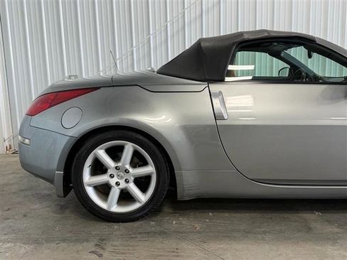 Used 2004 Nissan 350Z Touring RWD image 30