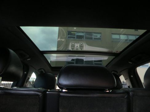 Used 2018 Bentley Bentayga image 11