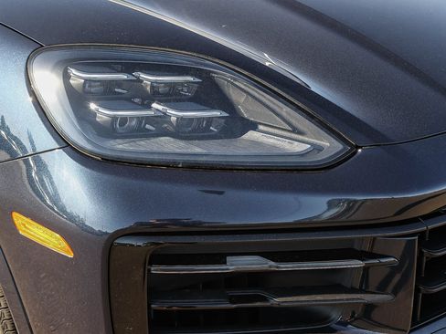 Used 2024 Porsche Cayenne S AWD/4WD image 15