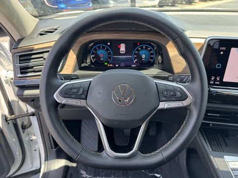 Certified 2025 Volkswagen Atlas SE FWD image 19
