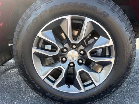 Used 2024 Chevrolet Silverado 1500 LT AWD/4WD image 32